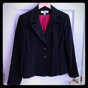 Black Business suit with skirt from Le Suit. 10p